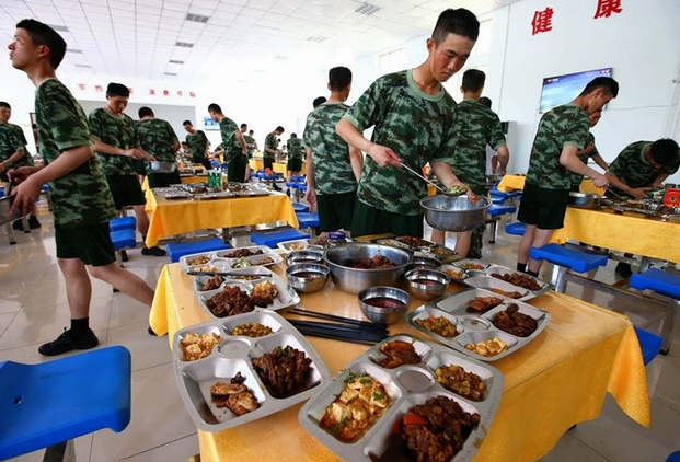 中央廚房完美演繹“三尺灶臺就是閱兵場”